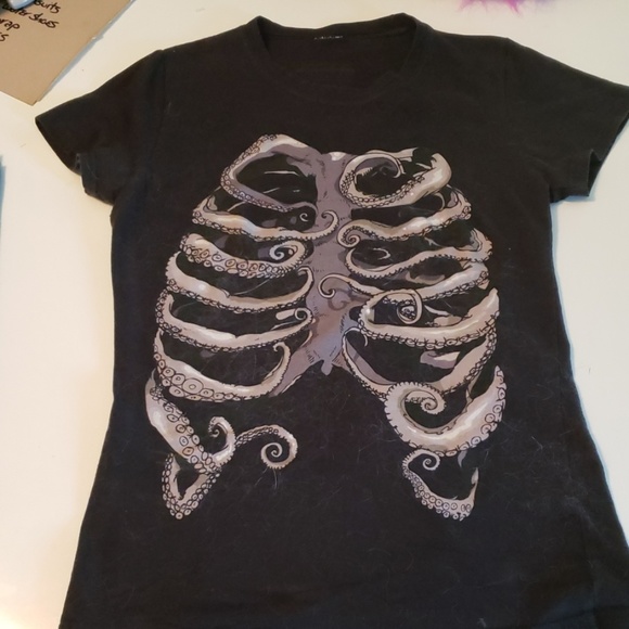 designbyhumans Tops - Tentacle ribcage tee
